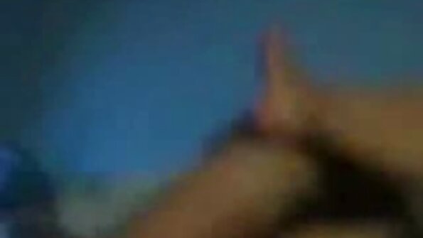 אמא נותנת את עצמה סרטי סקס חינם לצפייה ישירה לזיין.